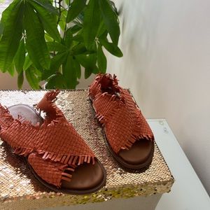 Inuovo sandals made in Italy size 39, Excellent condition, worn only once.